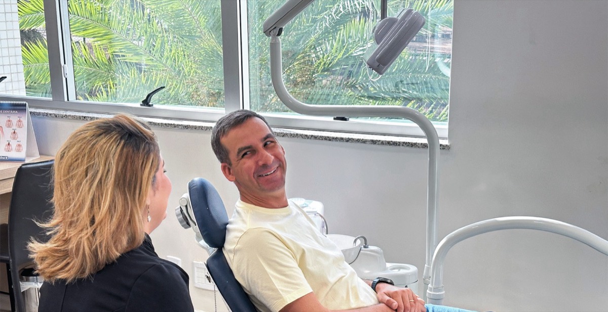 Prova das lentes dentárias em consulta na Amberget Odontologia