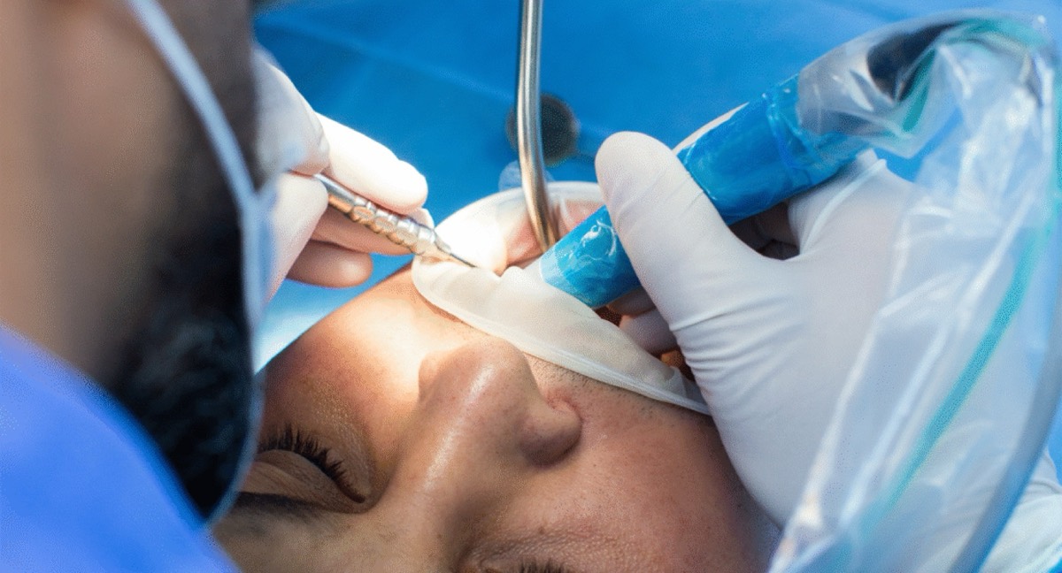 Consulta de cirurgia bucomaxilofacial na Amberget Odontologia